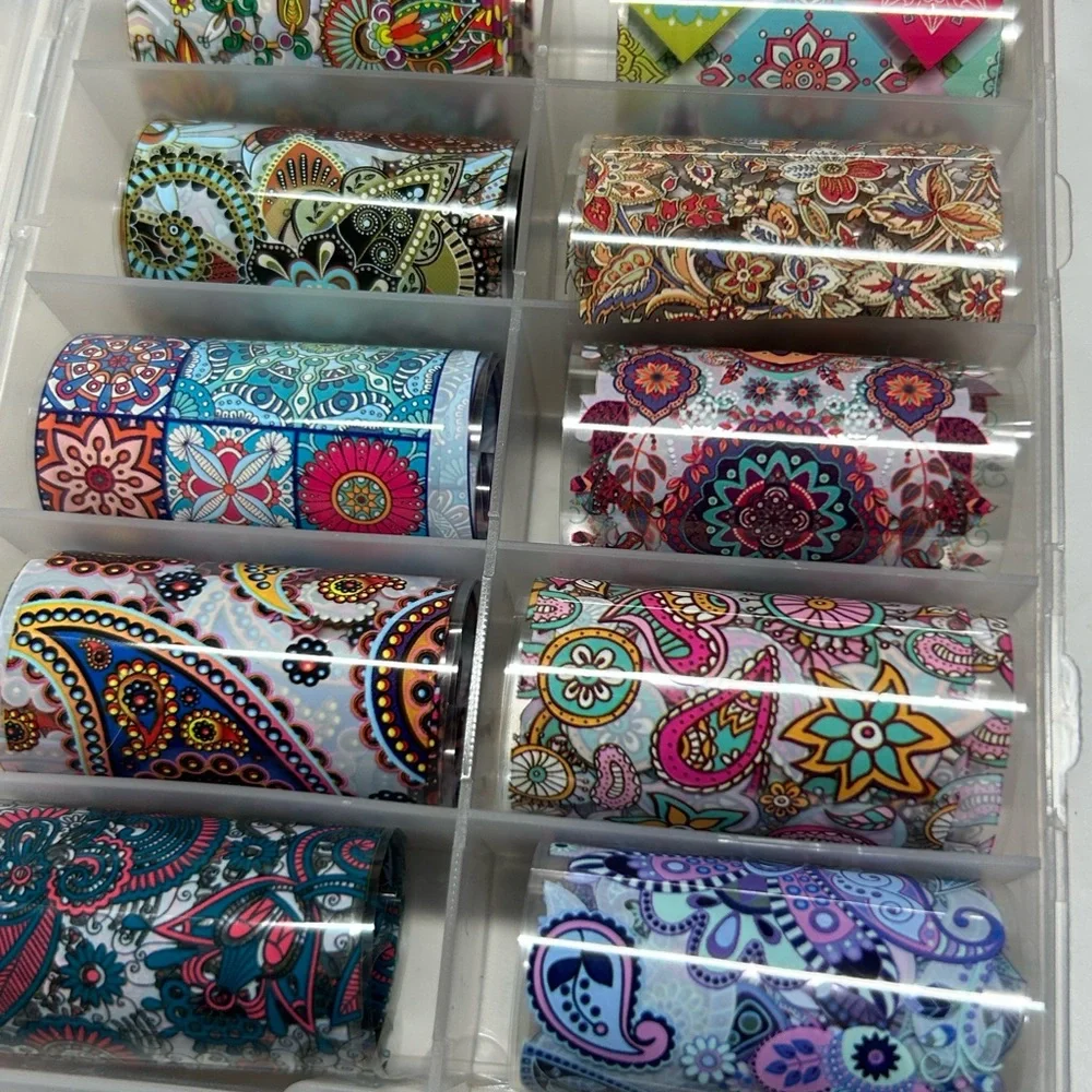 Foils nail art